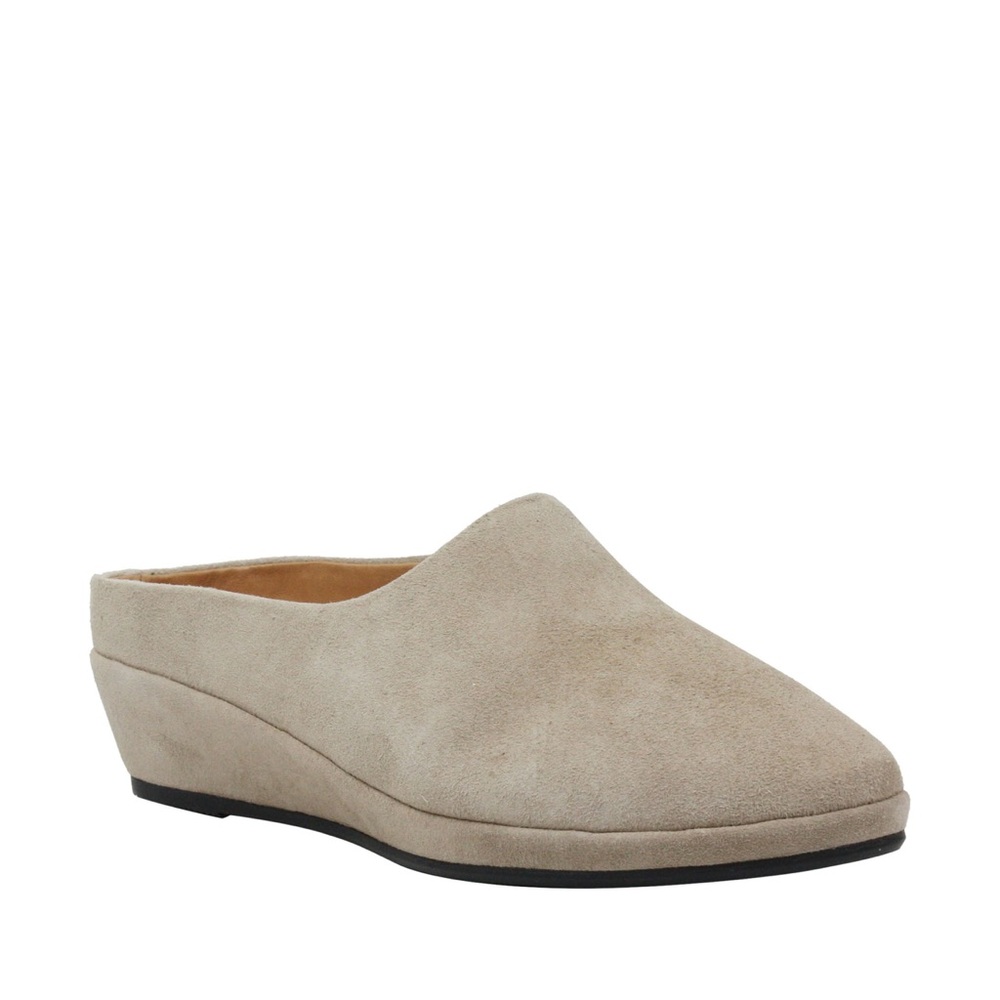 L’AmourDesPieds mule in tan suede